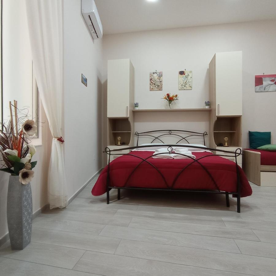 Essenza Di * Naples